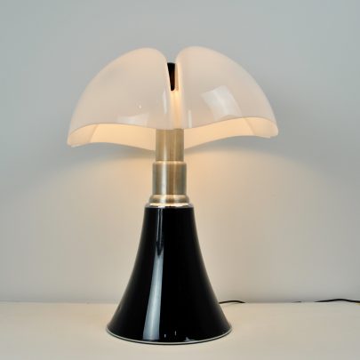 pipistrello-table-lamp-by-gae-aulenti-for-martinelli-luce